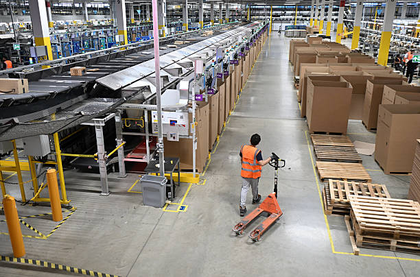 $100K+ Warehouse Jobs in the UK with Visa Sponsorship (No Experience Needed)